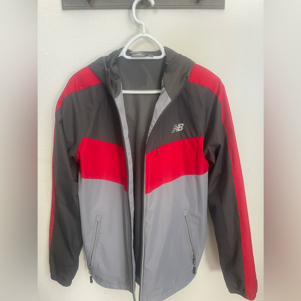 New Balance Women’s Size small Running Rain Jacket/Windbreaker